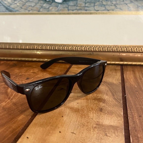 Ray-Ban WAYFARER CLASSIC Black Sunglasses - Picture 10 of 14